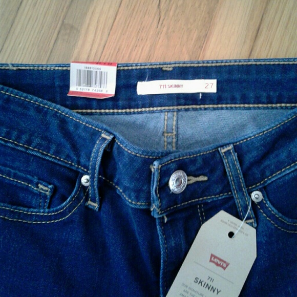 Levi's 711 Skinny Jeans - Picture 3 of 3
